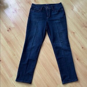 Bandolino “Mandie” Women's Dark Indigo Straight Leg Jeans Size 8